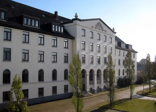 Auf Klassenfahrt mit HEROLÉ: Havenhostel Außenansicht in Bremerhaven.