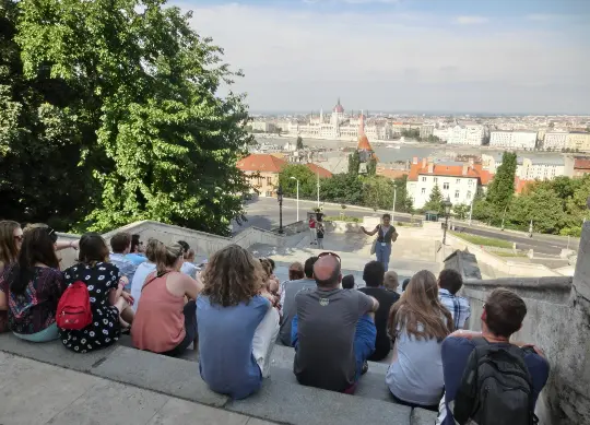 Auf Klassenfahrt mit HEROL&Eacute;: Stadtf&uuml;hrung durch Budapest.