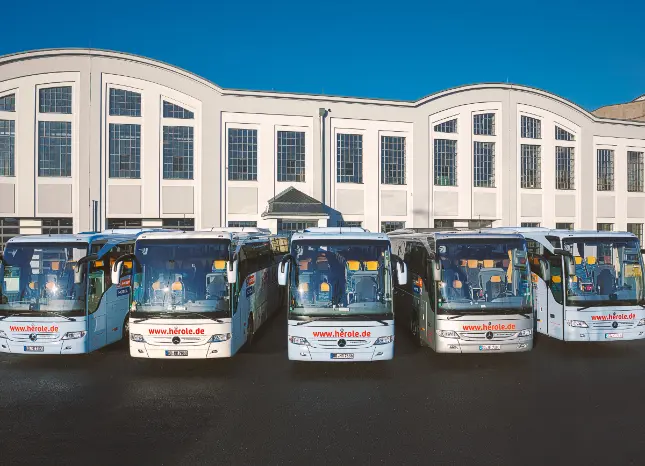 Die Busflotte von HEROLÉ- Reisen Auf Klassenfahrt mit HEROLÉ: Reisen Sie mit einem unserer Busse an Ihr gewünschtes Reiseziel