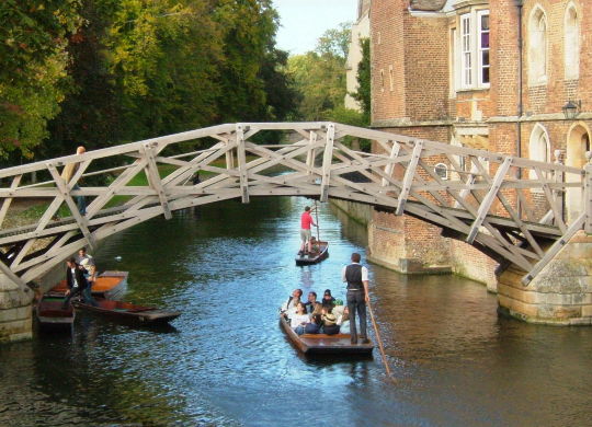 Klassenfahrten Cambridge - Cam Klassenfahrten Cambridge - Gondler auf dem Cam