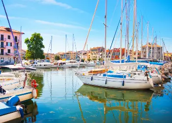 Auf Klassenfahrt mit HEROL&Eacute;: Hafen an der C&ocirc;te d'Azur.