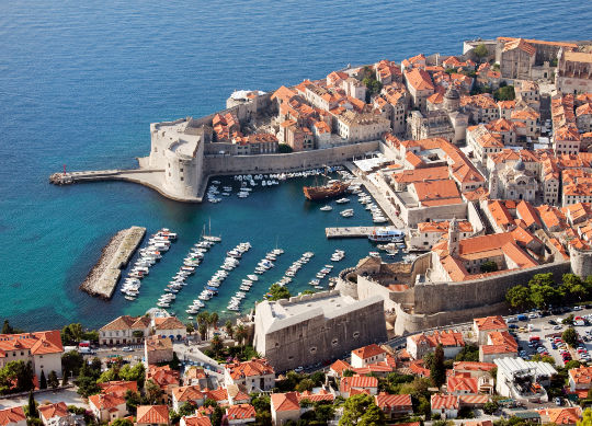 Klassenfahrten Dalmatien - Dubrovnik Klassenfahrten Dalmatien - Luftaufhnahme Hafen Dubrovnik