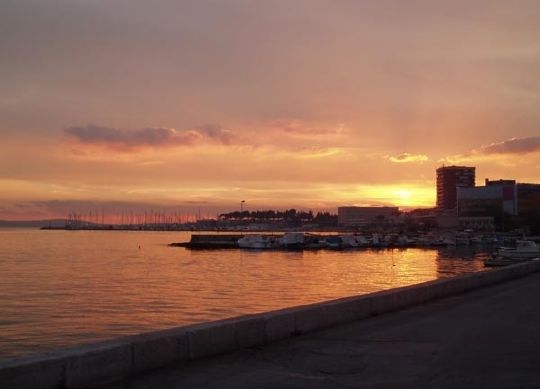 Sonnenuntergang in Dalmatien Auf Klassenfahrt mit HEROLÉ: Sonnenuntergang über dem Meer in Mitteldalmatien