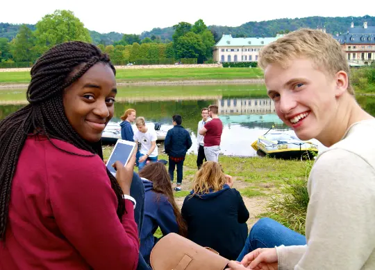 Auf Klassenfahrt mit HEROLÉ: Elbwiesen in Dresden.