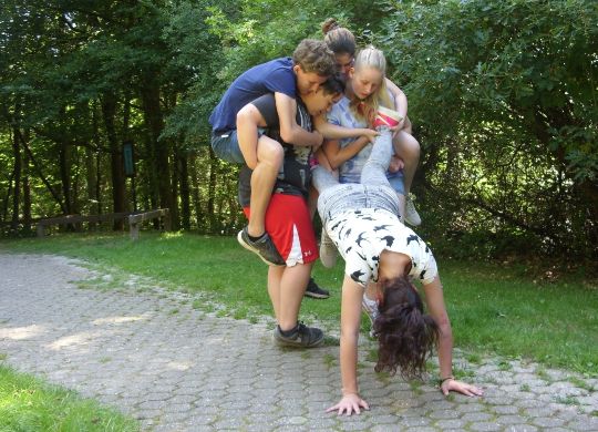 Auf Klassenfahrt mit HEROLÉ: Erlebnispädagogisches Programm in der Eifel, Limburg, Lauenburgische Seen.