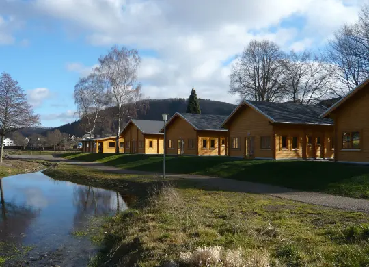 Auf Klassenfahrt mit HEROLÉ: Nabedi Camp Außenansicht in Eifel