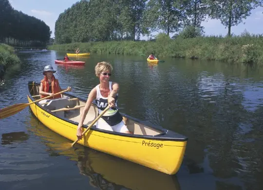 Auf Klassenfahrt mit HEROLÉ: Kanu an der flämischen Nordseeküste.