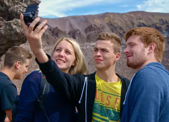 Selfie am Golf von Sorrent  Auf Klassenfahrt mit HEROLÉ: Selfie am Golf von Sorrent.