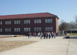 Auf Klassenfahrt mit HEROLÉ: KZ Gedenkstätte Neuengamme in Hamburg.