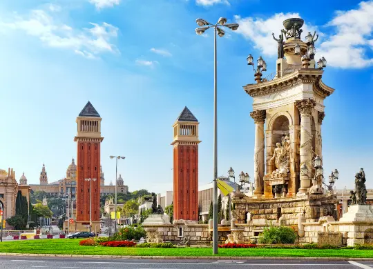 Auf Klassenfahrt mit HEROLÉ: Placa De Espanya Barcelona in Katalonien.