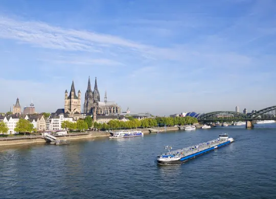 Auf Klassenfahrt mit HEROLÉ: Blick Über Rhein zum Dom in Köln.