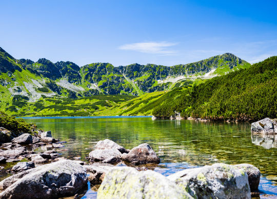 Klassenfahrten Krakau - Hohe Tatra Meerauge Klassenfahrten Krakau - Blick zum Meeraugein der Hohe Tatra bei Zakopane