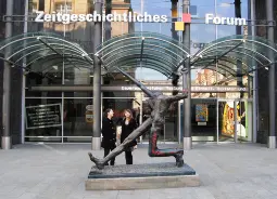 Auf Klassenfahrt mit HEROLÉ: Zeitgeschichtliches Forum in Leipzig.