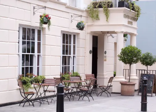 Auf Klassenfahrt mit HEROLÉ: Hyde Park View Hostel - Außenansicht in London