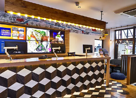 Auf Klassenfahrt mit HEROLÉ: St. Christopher's Inn The Village - Rezeption in London