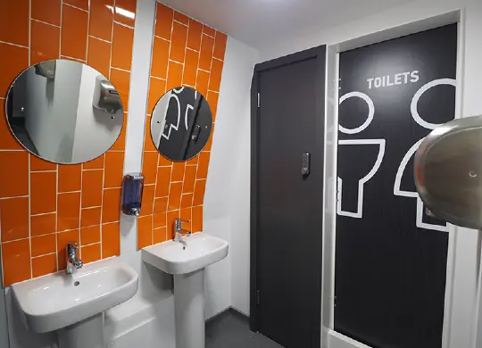 Auf Klassenfahrt mit HEROLÉ: St. Christopher's Inn The Village - Toiletten in London