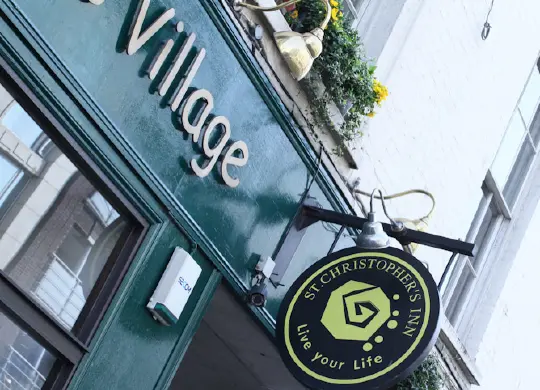 Auf Klassenfahrt mit HEROLÉ:  Nächtigen Sie in den Räumlichkeiten des St. Christopher's Inn The Village in London