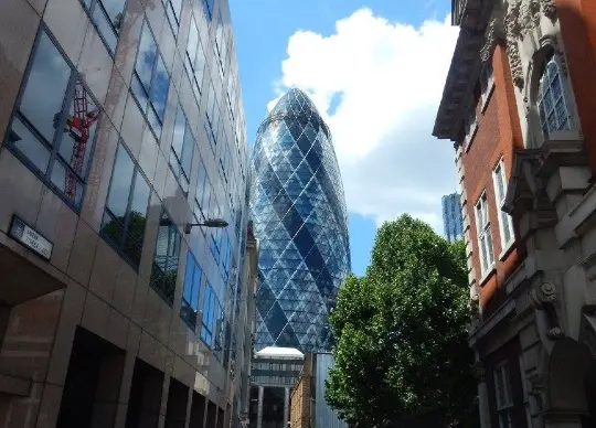 The Gherkin in London Auf Klassenfahrt mit HEROLÉ: Blick auf the Gherkin in London