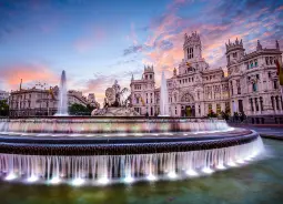 Auf Klassenfahrt mit HEROLÉ: Rathaus mit Brunnen in Madrid.