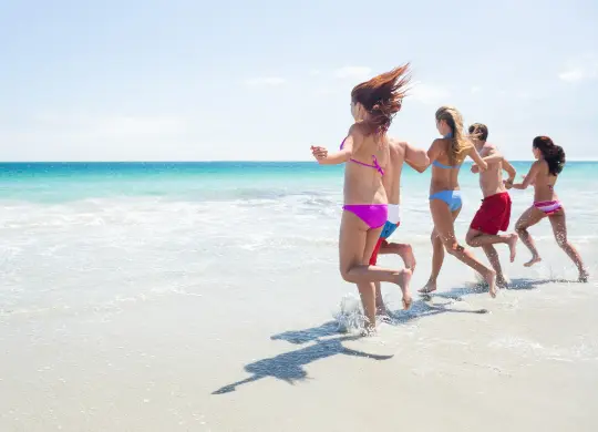 Auf Klassenfahrt mit HEROLÉ: Spaß am Strand in Málaga.