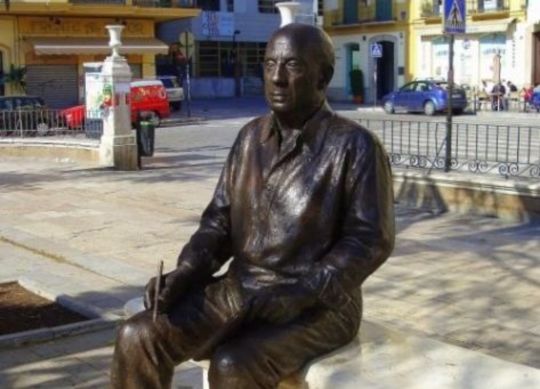 Picassodenkmal in Málaga Auf Klassenfahrt mit HEROLÉ: Picassodenkmal in Málaga.