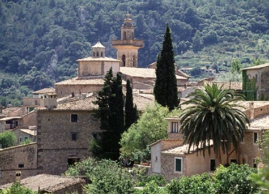 Klassenfahrten Mallorca - Finka Klassenfahrten Mallorca -Blick auf Häuser in einem Dorf