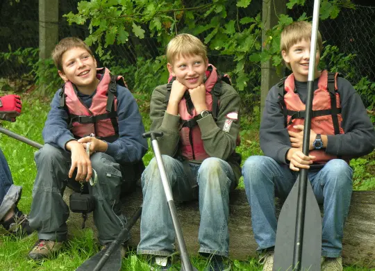 Auf Klassenfahrt mit HEROLÉ: Einweisung Kanus an den Mecklenburger Seen.