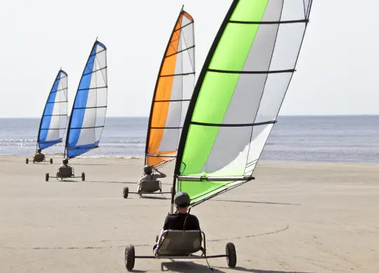 Auf Klassenfahrt mit HEROLÉ: Strandsegeln an der Niederländische Nordseeküste