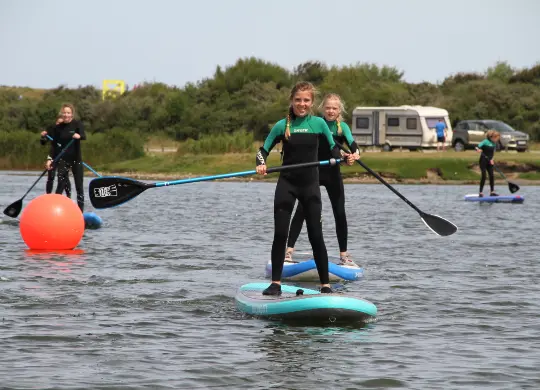 Auf Klassenfahrt mit HEROLÉ: Stand-Up Paddeln an der niederländischen Nordseeküste.