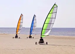 Auf Klassenfahrt mit HEROLÉ: Strandsegeln an der Nordsee.