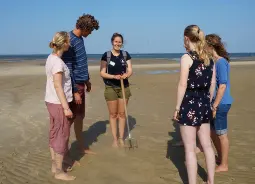Wattwanderung an der Nordsee  Auf Klassenfahrt mit HEROLÉ: Wattwanderung an der Nordsee.