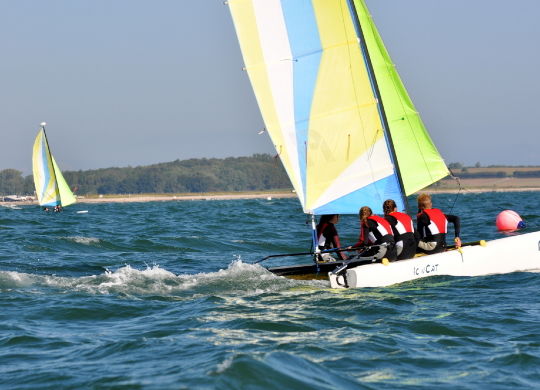 Auf Klassenfahrt mit HEROLÉ: Katsegeln an der Ostsee.