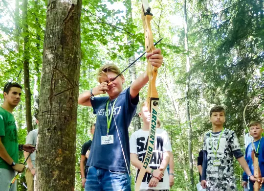 Auf Klassenfahrt mit HEROLÉ: Bogenschießen in Prignitz.