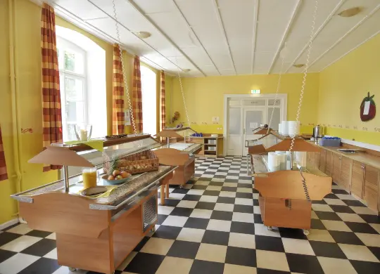 Auf Klassenfahrt mit HEROLÉ: Schloss Gadow Essenraum in Prignitz.