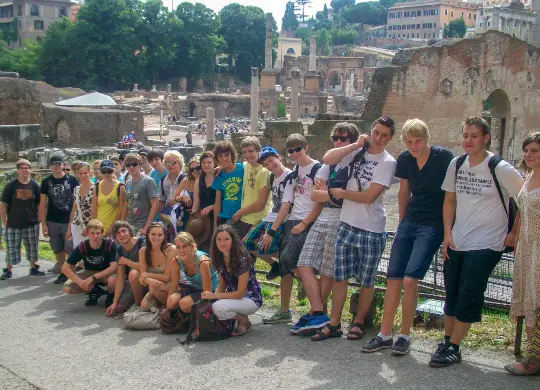 Auf Klassenfahrt mit HEROLÉ: Klassenbild in Rom.