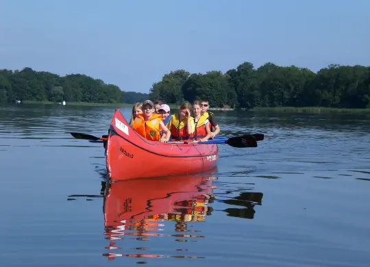 Auf Klassenfahrt mit HEROLÉ: Kanutour im Ruppiner Seenland.