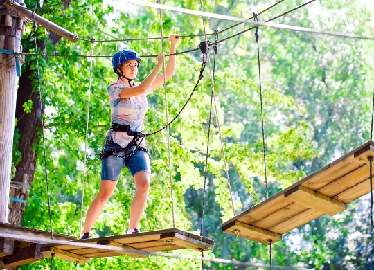 Auf Klassenfahrt mit HEROLÉ: Klettern in der sächsischen Schweiz.