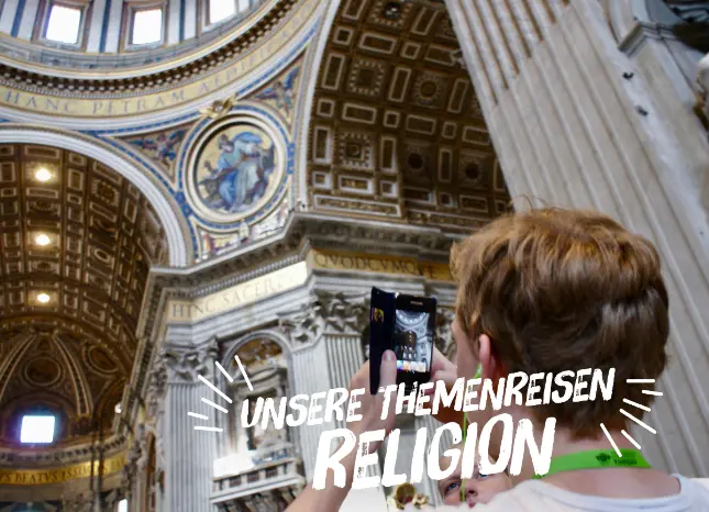 Schülergruppe auf einer Religions- Themenreise Auf Klassenfahrt mit HEROLÉ: Fahren Sie auch mit uns auf eine Religions- Themenreise
