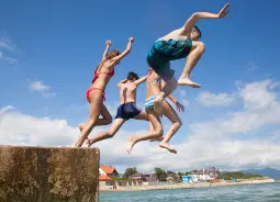 Auf Klassenfahrt mit HEROLÉ: Jugendliche bei einer Klassenfahrt an die Ostsee