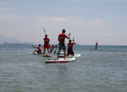 Auf Klassenfahrt mit HEROLÉ: Stand-Up Paddling in der Toskana.
