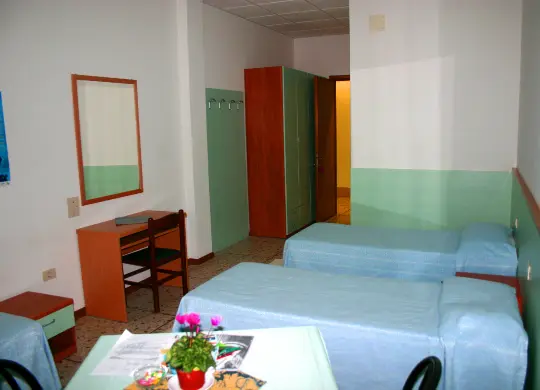 Auf Klassenfahrt mit HEROLÉ: Übernachten Sie in den Mehrbettzimmern des Bella Italia EFA Village in Venetien