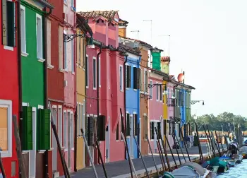 Burano in Venetien Auf Klassenfahrt mit HEROLÉ: Burano in Venetien.