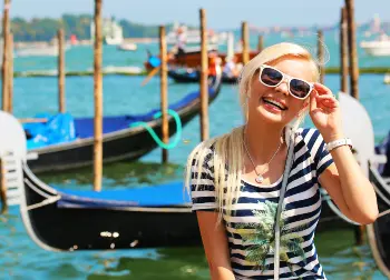 Gondeln in Venetien Auf Klassenfahrt mit HEROLÉ: Gondeln in Venetien.