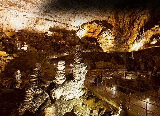Grotta Gigante bei Triest in Venetien Auf Klassenfahrt mit HEROLÉ: Grotta Gigante bei Triest in Venetien.