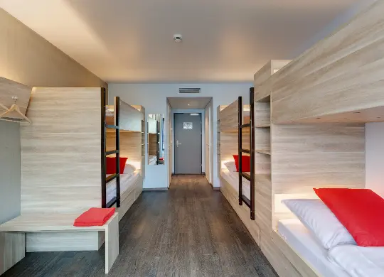 Auf Klassenfahrt mit HEROLÉ: Hotel Meininger Franz Zimmer in Wien.