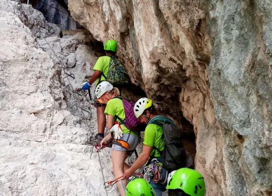 Auf Klassenfahrt mit HEROLÉ: Klettersteig am Gardasee