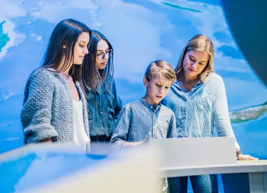 Schüler in der Klima Arena Sinsheim Auf Klassenfahrt mit HEROLÉ: Auf Klassenfahrt in Heidelberg ist die Klima Arena Sinsheim einen Besuch wert.