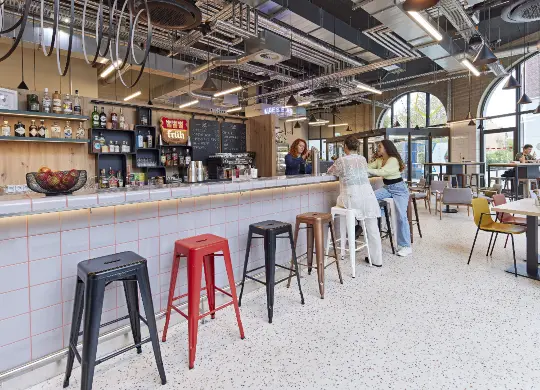 Auf Klassenfahrt mit HEROLÉ: Bar MEININGER Hotel Köln