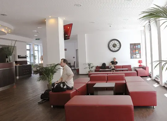 Auf Klassenfahrt mit HEROLÉ: Lobby im Hostel Köln