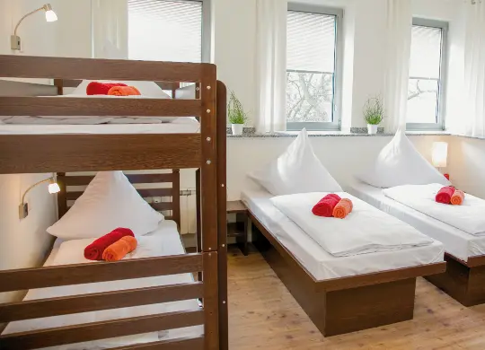 Auf Klassenfahrt mit HEROLÉ: Nächtigen Sie in den Mehrbettzimmern des Hostels Köln in Köln